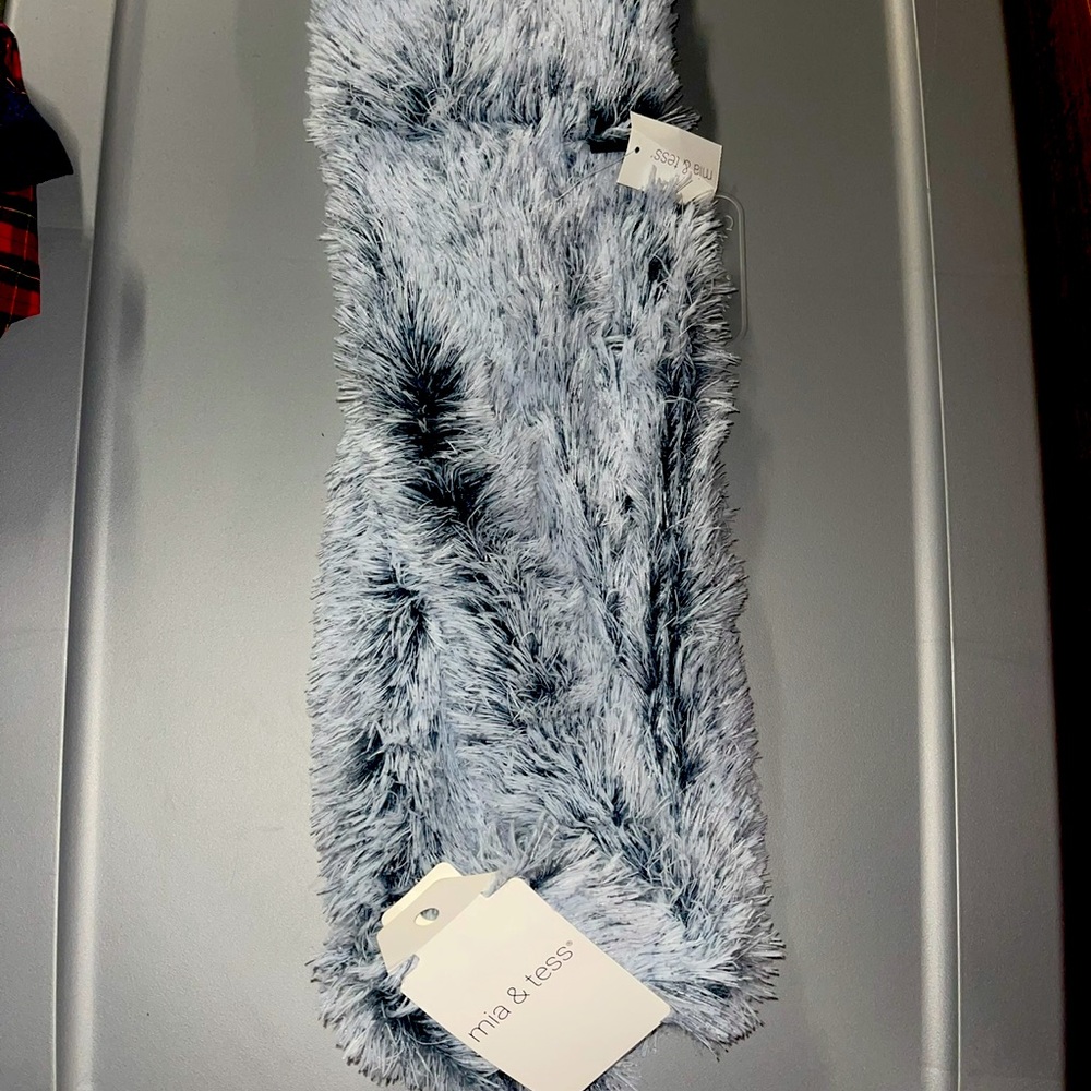 Mia and tess woman’s scarf